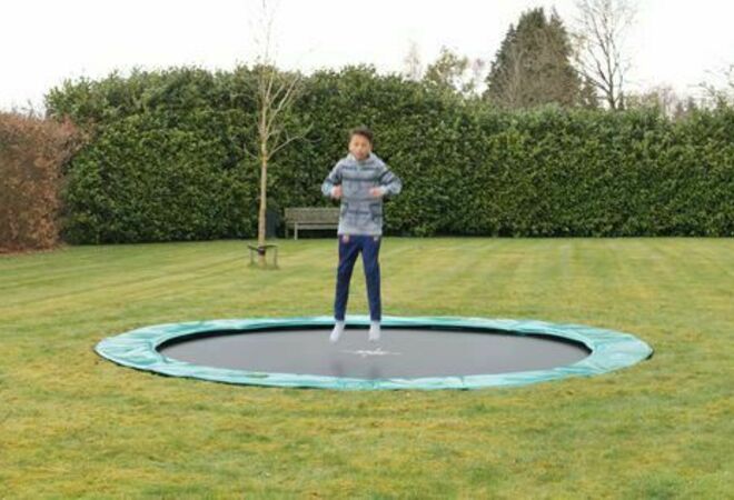 Maatrampoliineja Suomenlinnaan, Johariin, Katajanokalle, Koffin puistoon ja Kaivopuistoon olisi hauska liikuntamuoto kaiken ikäisille