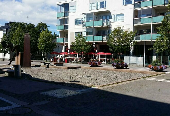 Ylä-Malmin torin suihkulähteen korjaaminen käyttökuntoon