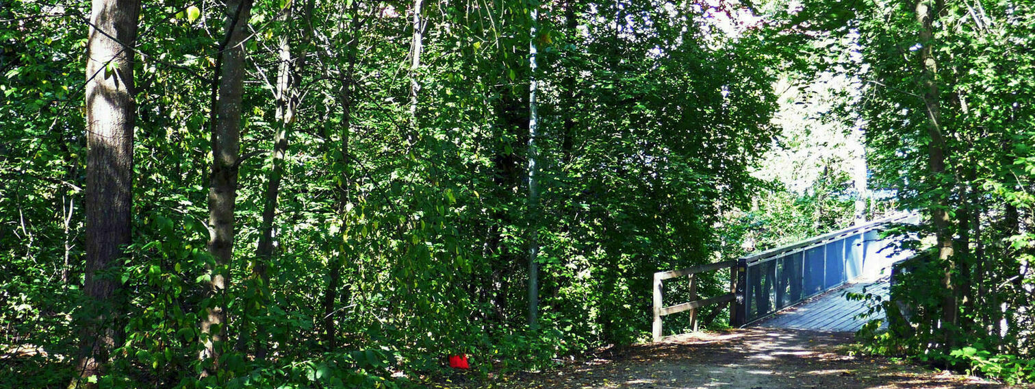 Relaxation spots and information boards for the local culture trails in Pitäjänmäki