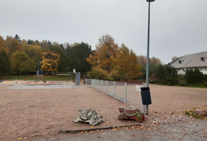 Pelikenttä Torpparinmäen leikkipuistoon