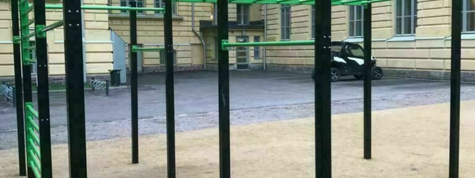 Liikuntapaikka ja istutuksia Sinebrychoffin puistoon