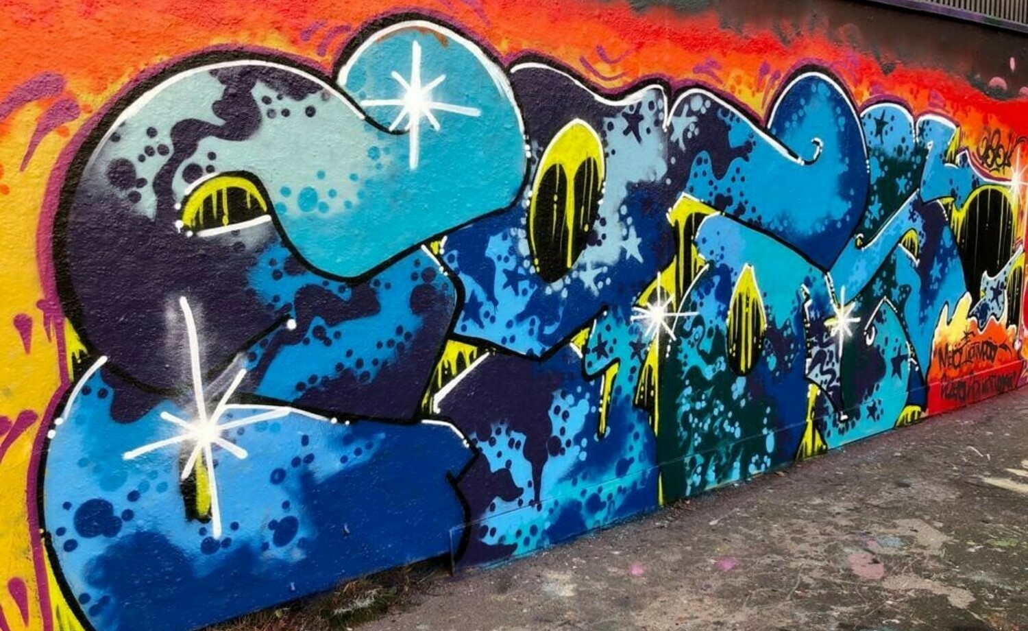 Herttoniemen graffitiseinä