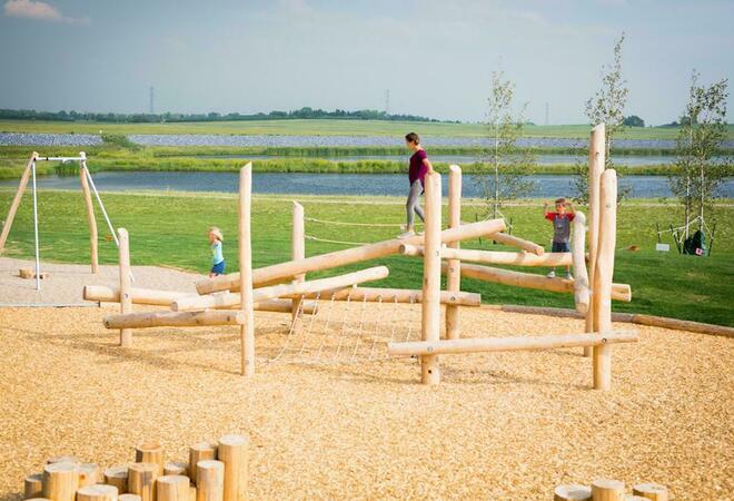 Kiipeily- ja leikkipuisto Tullisaareen