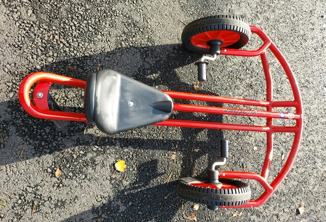 Leikki-ja liikunta välineitä liikuntaesteiselle/ kehitysvammaisille alueen puistoihin