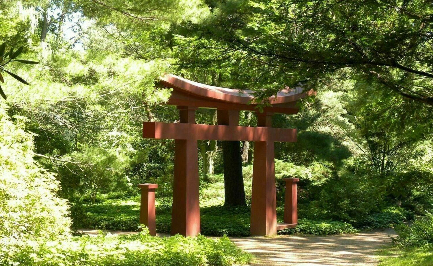 Kauneutta ja turvallisuutta Oulunkylän keskustaan - Seurahuoneen ja Ruutanapuiston valaiseminen sekä puiston kehittäminen japanilaistyyliseksi