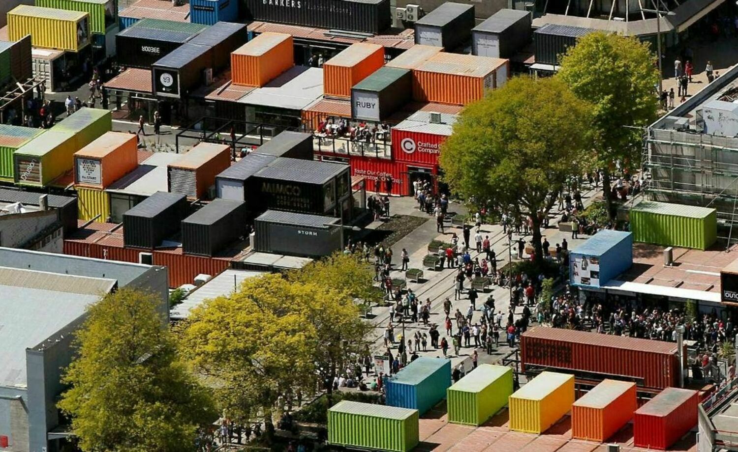 Kauppakeskus Re:START Uudessa Seelannissa / esimerkki miten voisi toteuttaa vapaa-ajan keskus 