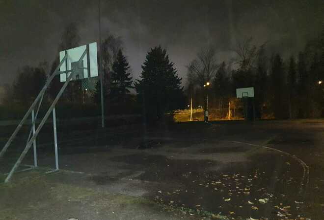 Suutarinkylän peruskoulun koripallokenttä