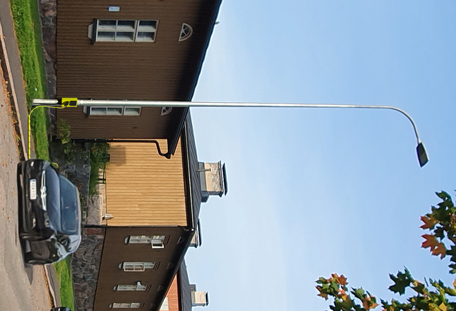 Latauspisteitä valaisinpylväisiin