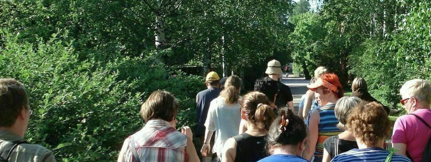 Guide training for holding walking tours; more walking tours in city districts!