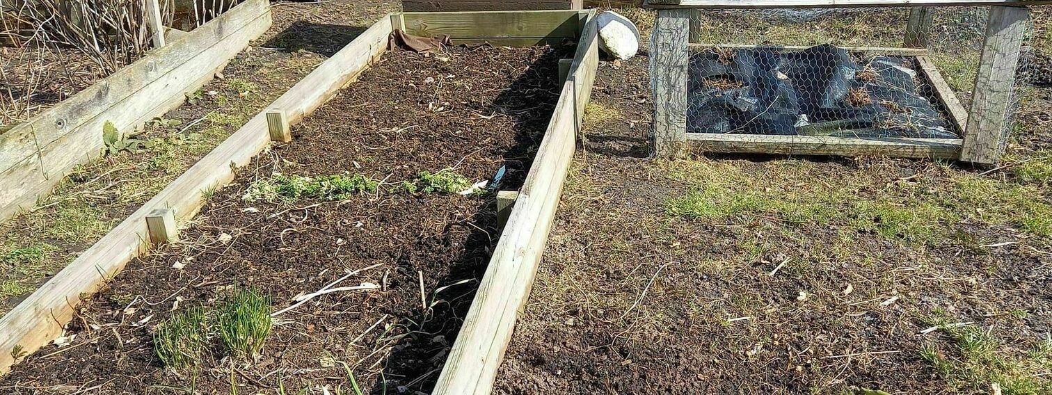 Planter boxes (viljelylaatikot) in Lauttasaari (Lahnalahden puisto)