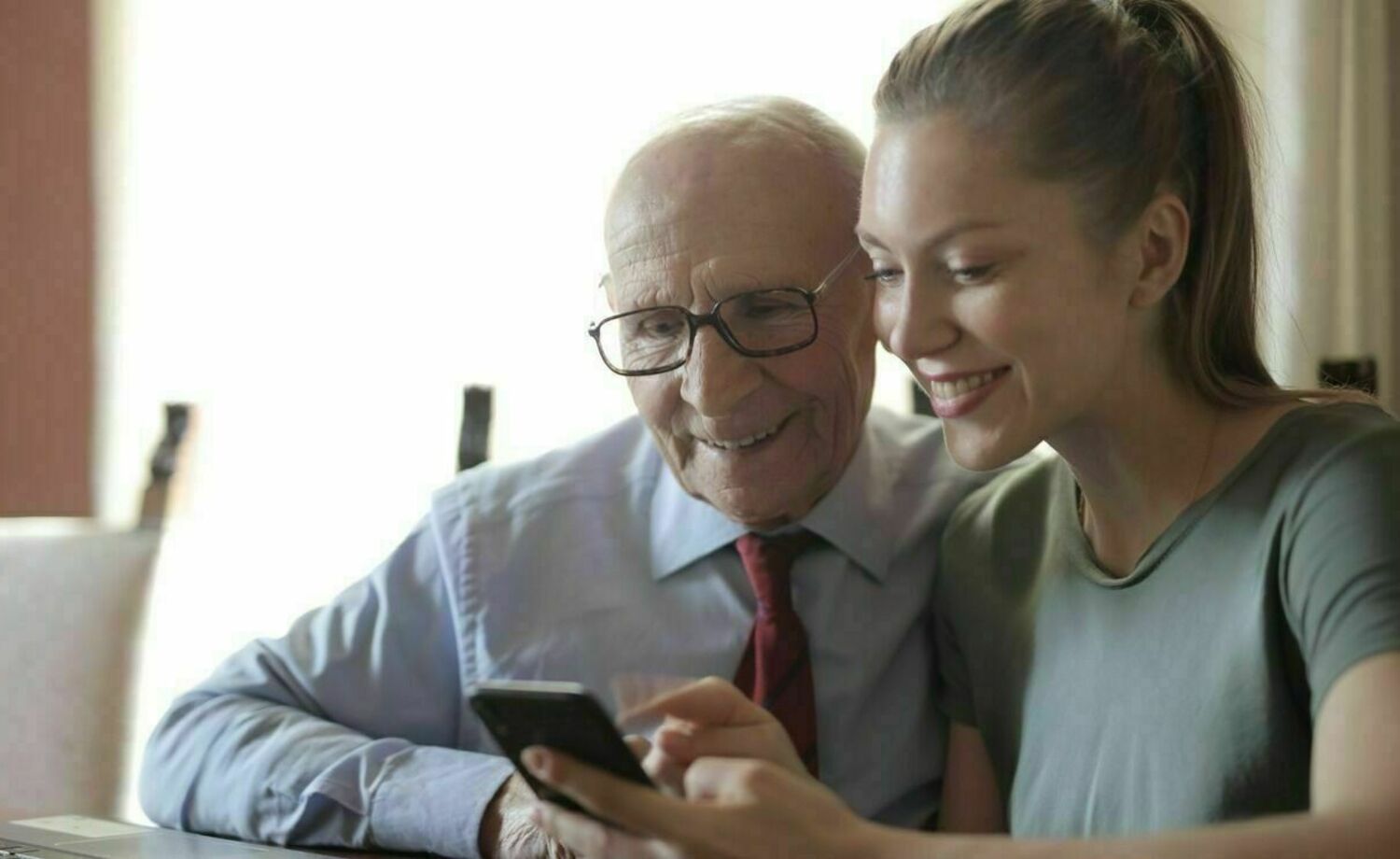 Digital age! Distance clubs and digital guidance for seniors