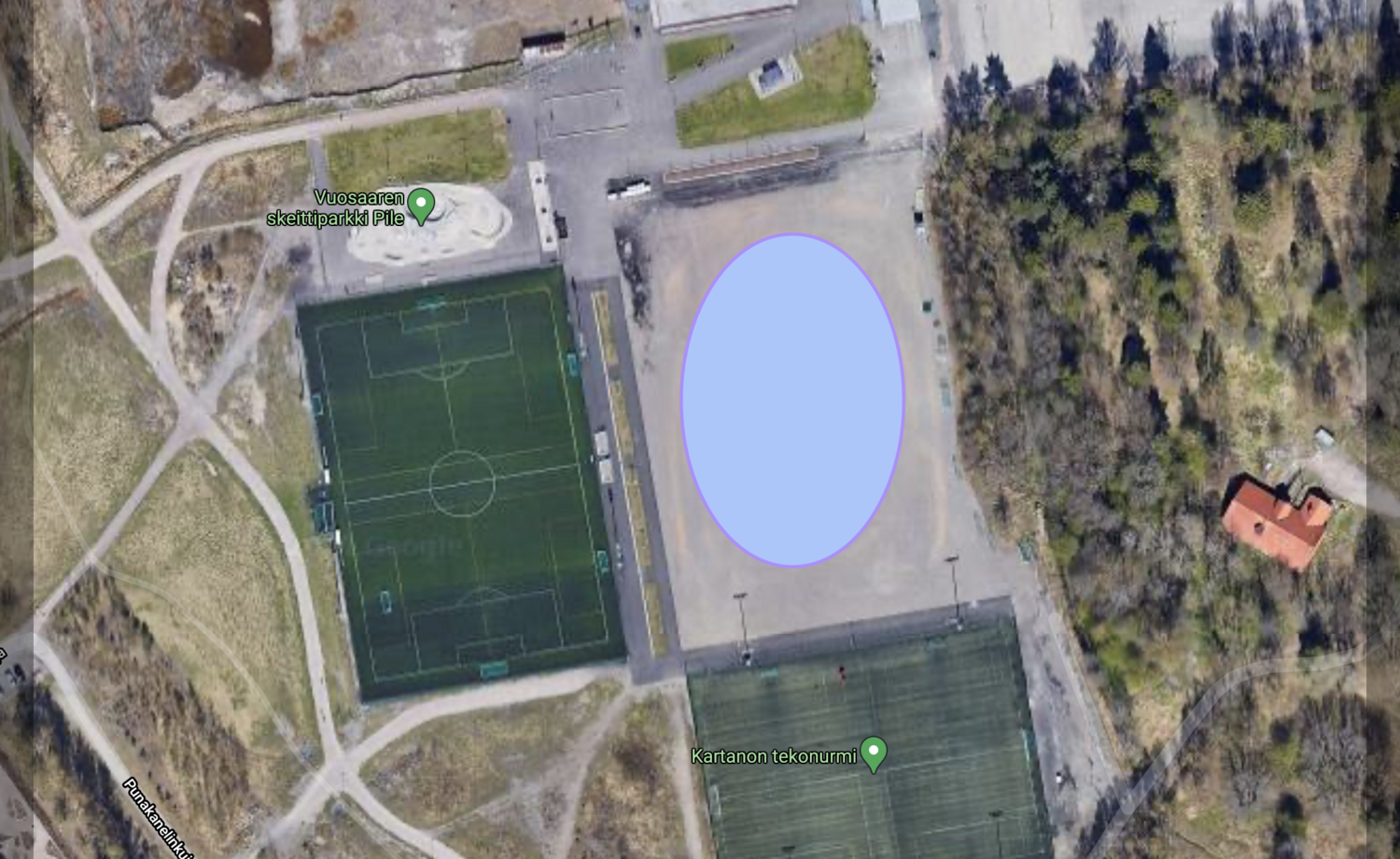 Tekojääkentän alue Liikuntapuistossa.