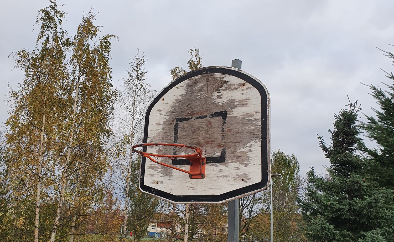 Kulahtaneita pihavälineitä