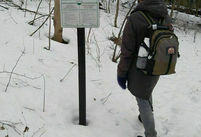Ordentliga skyltar till naturskyddsområdet i Hertonäs och på Stenuddens strand 