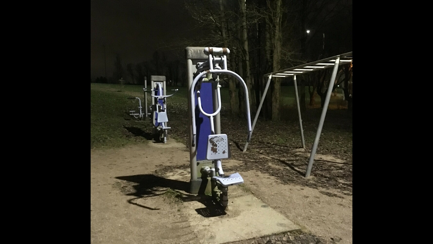 Siltamäen liikuntapuistoon toimivat ulkokuntoiluvälineet