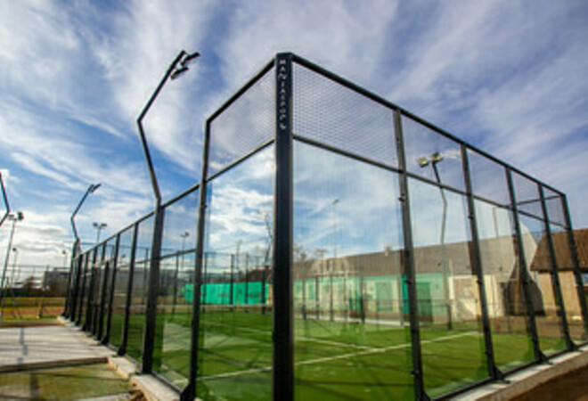 Padel-kenttä Arabianrannan liikuntapuistoon