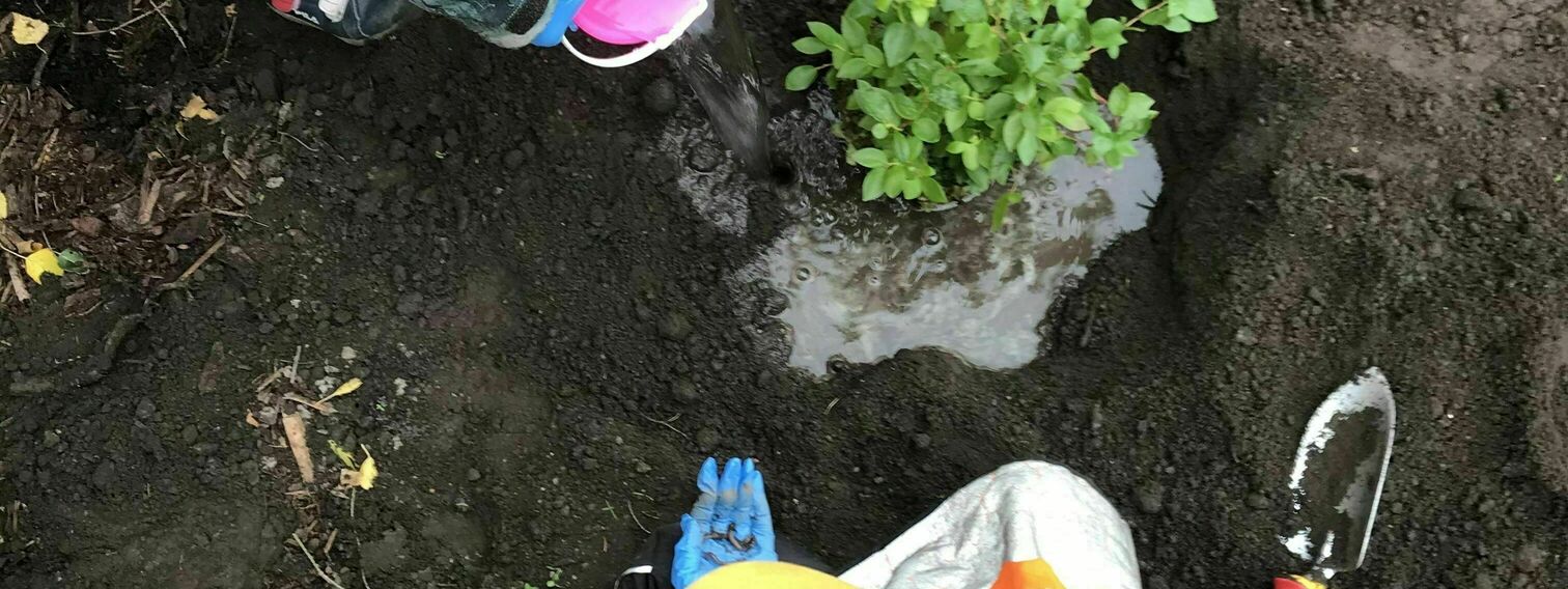 Lännen leikkipuistoihin lapsille leikkivälineitä