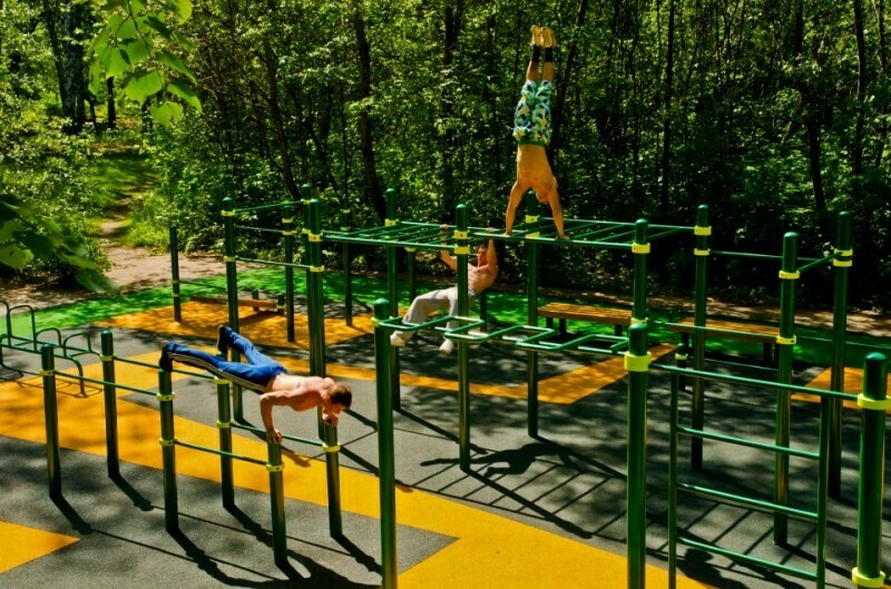 Suomenlinnan Susisaaren urheilukentän kunnostus ja ulkoliikuntatelineen hankinta