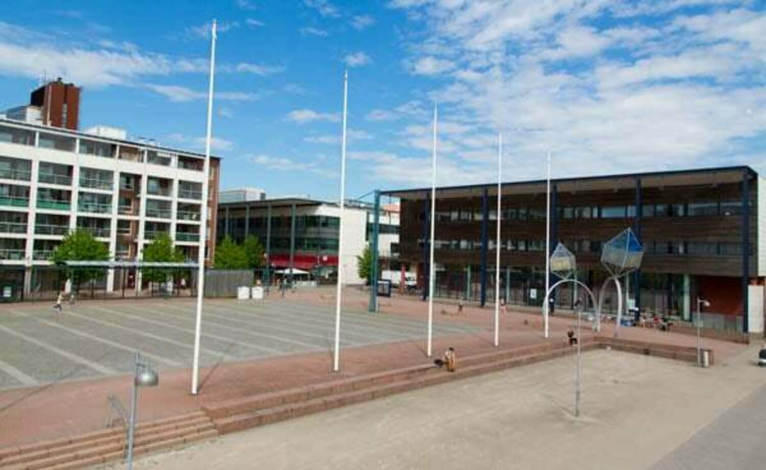 Tyhjää käyttämätöntä tilaa paraatipaikalla