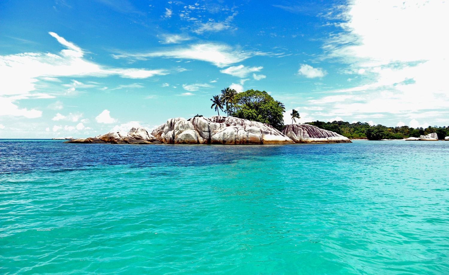 Turkoosi vesi houkuttelee uimaan