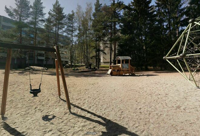 Suurmetsän Mätäspolun puistikon leikkipuistoon valaistus ja uudet leikkivälineet