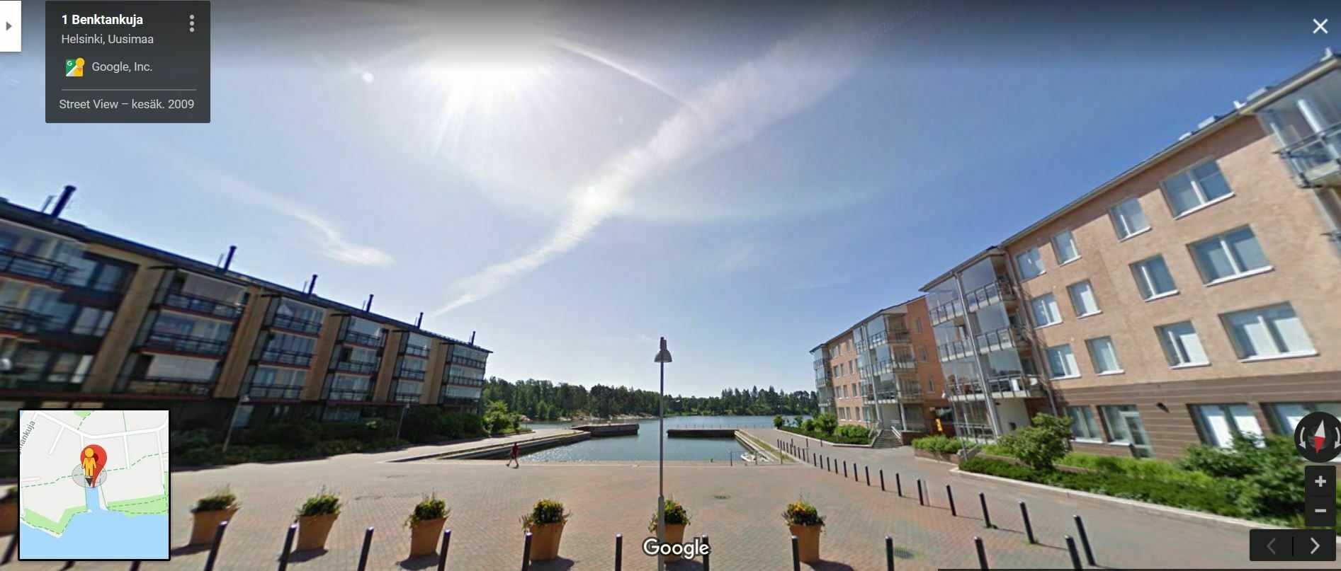 Penkkejä ja nuorten ylläpitämä kahvikioski Neitojenrannan aukiolle