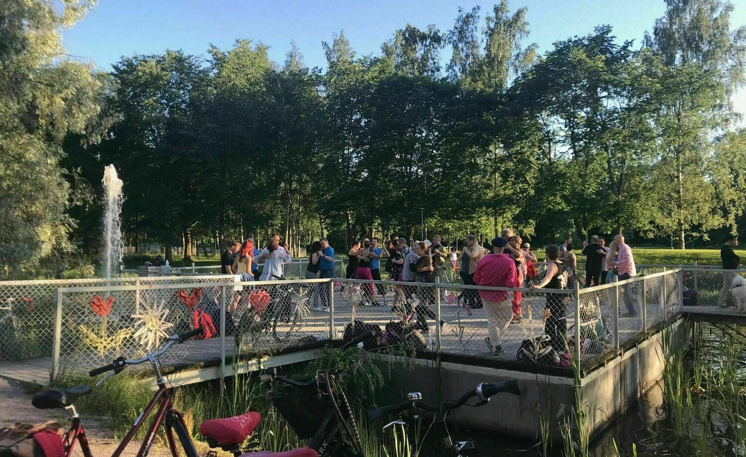 Tanssia Stadiin, rakennetaan tanssimiseen ja muuhun liikuntaan sopivia paikkoja puistoon