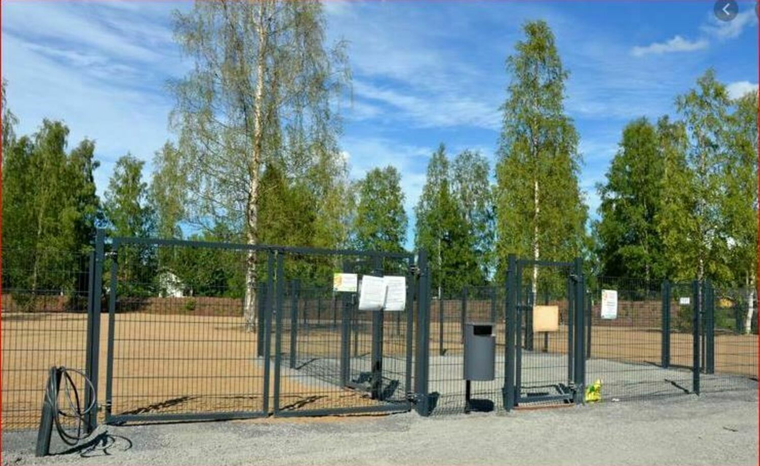 koirapuiston jakaminen isoille ja pienille