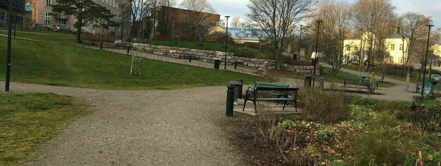 Hermanninpuistoon futishäkki, pingispöytiä ja piknikkatos