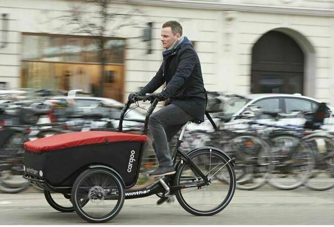 Tavarankuljetus polkupyöriä kaupunkipyörien lainaus asemille