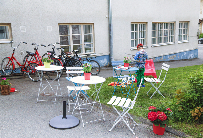 Plan image: Healthy lifestyles are strengthened through young people’s wellness café activities (The City of Helsinki Welfare Plan 2022–2025)