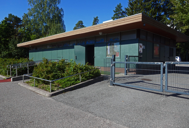 Pitäjänmäen urheilukentän huonokuntoinen koppi on uusittava - kenttää uhkaa muuten urheilutoiminnan loppuminen 