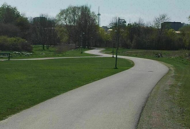 Lisää penkkejä ja roska-astioita Kumpulantaipaleen varteen.