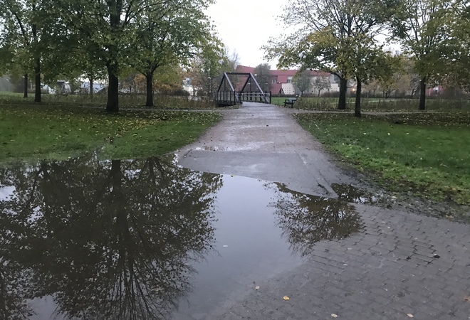 Kävelytiet kuntoon (valoja lisää ja lätäköt pois teiltä) Pikku Huopalahdessa