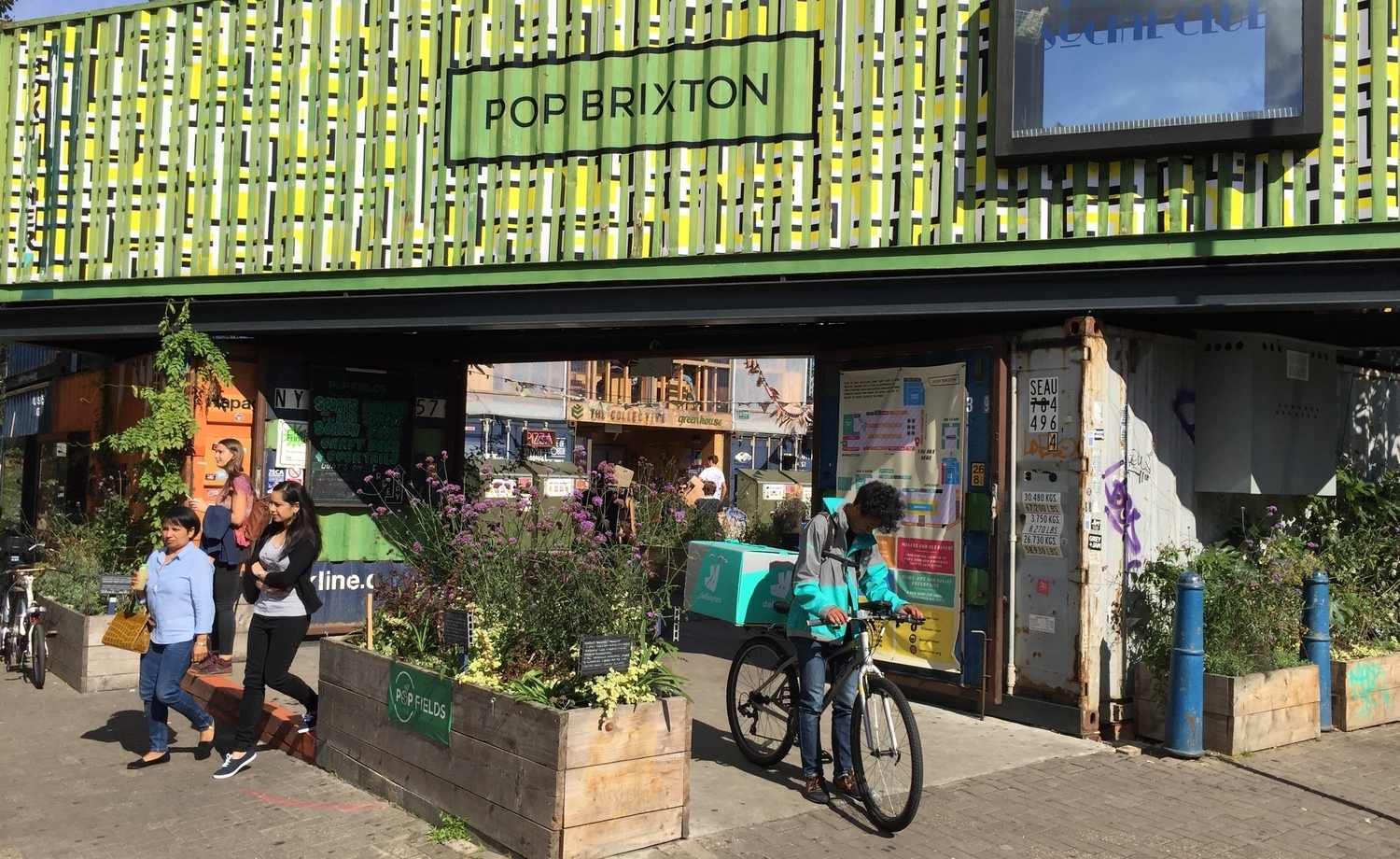 PopBrixton-konttikylä _ Photo © Ramon Maronier / Urban Practice