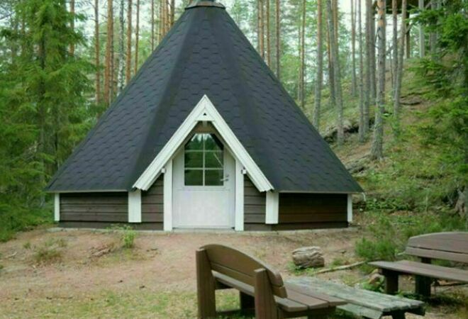 Keskuspuistoon levähdyspaikkoja, kotia, retkipöytiä ja muita retkeilyä palvelevia rakenteita asukkaiden käyttöön 