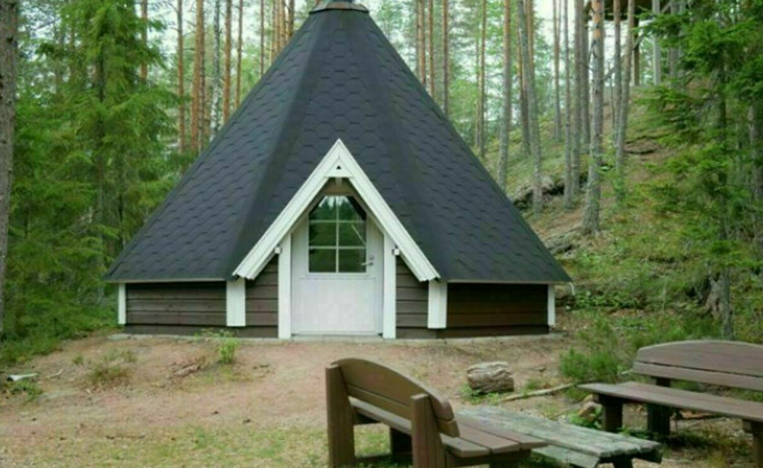 Rastplatser, kåtor, campingbord och andra utflyktsrelaterade konstruktioner i Centralparken 