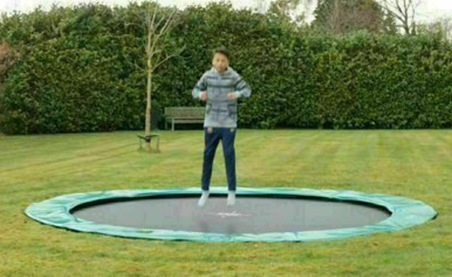 Maatrampoliineja Suomenlinnaan, Johariin, Katajanokalle, Koffin puistoon ja Kaivopuistoon – hauska liikuntamuoto kaiken ikäisille